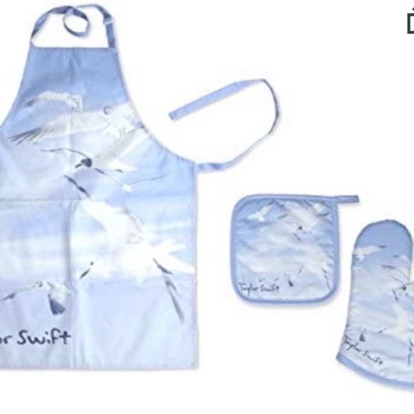 Taylor Swift kitchen set - Picture 1 of 3